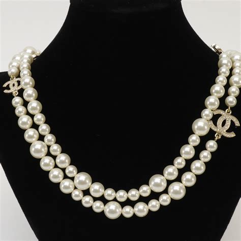 chanel pearl necklace